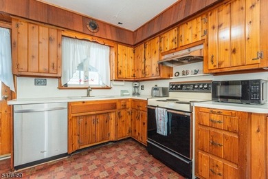 Welcome to 63 Chestnut Drive in highly desirable Packanack Lake! on Packanack Golf Club in New Jersey - for sale on GolfHomes.com, golf home, golf lot