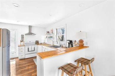 Welcome to this charming 2-bedroom, 2.5-bath low maintenance on Bella Vista Country Club - Berksdale in Arkansas - for sale on GolfHomes.com, golf home, golf lot