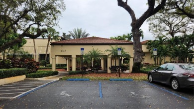 3 bedroom townhouse in the city of Davie, unit has a remodeled on Pine Island Ridge Country Club in Florida - for sale on GolfHomes.com, golf home, golf lot