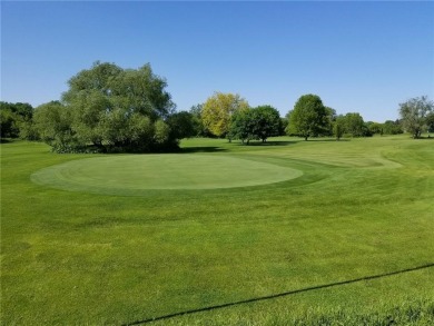 G R E A T   N E W   P R I C E!   This is lovely 3 bedroom on Winding Creek Executive Course in New York - for sale on GolfHomes.com, golf home, golf lot