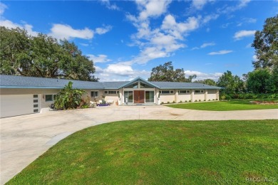 Welcome to your dream oasis! A non-flood zone brick construction on Inverness Golf and Country Club in Florida - for sale on GolfHomes.com, golf home, golf lot