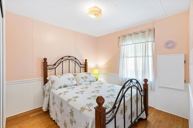 The beautiful weather is here, you should be too! This adorable on El Diablo Executive Golf Course in Florida - for sale on GolfHomes.com, golf home, golf lot