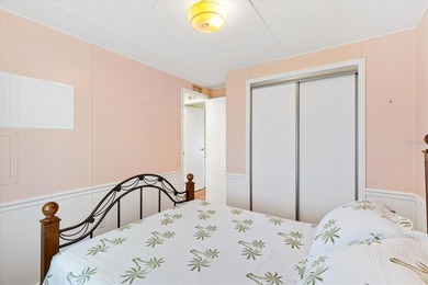 The beautiful weather is here, you should be too! This adorable on El Diablo Executive Golf Course in Florida - for sale on GolfHomes.com, golf home, golf lot