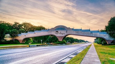 The beautiful weather is here, you should be too! This adorable on El Diablo Executive Golf Course in Florida - for sale on GolfHomes.com, golf home, golf lot