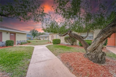 BRING ALL OFFERS! This 2 bedroom, 2 bathroom Kings Point Mansard on Kings Point Executive Golf Course in Florida - for sale on GolfHomes.com, golf home, golf lot