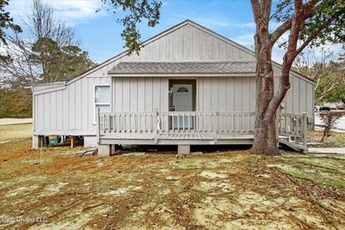 #18 Cardinal Golf Course, in the beautiful city of Diamondhead on Diamondhead Country Club in Mississippi - for sale on GolfHomes.com, golf home, golf lot