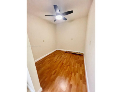 Spacious 2 bed 2 bath plus extra room! Clean & Bright unit on The Country Club At Boca Raton in Florida - for sale on GolfHomes.com, golf home, golf lot