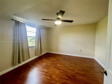 Spacious 2 bed 2 bath plus extra room! Clean & Bright unit on The Country Club At Boca Raton in Florida - for sale on GolfHomes.com, golf home, golf lot