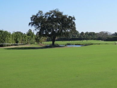 Spacious 2 bed 2 bath plus extra room! Clean & Bright unit on The Country Club At Boca Raton in Florida - for sale on GolfHomes.com, golf home, golf lot