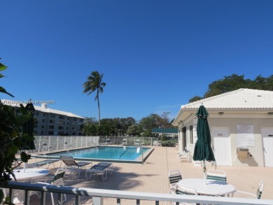Spacious 2 bed 2 bath plus extra room! Clean & Bright unit on The Country Club At Boca Raton in Florida - for sale on GolfHomes.com, golf home, golf lot