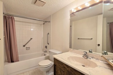 This light & neutral 2 bedroom 2 bath large (1380 sq. ft.) Cedar on Heather Ridge Golf Club in Illinois - for sale on GolfHomes.com, golf home, golf lot