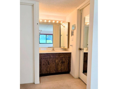 This light & neutral 2 bedroom 2 bath large (1380 sq. ft.) Cedar on Heather Ridge Golf Club in Illinois - for sale on GolfHomes.com, golf home, golf lot