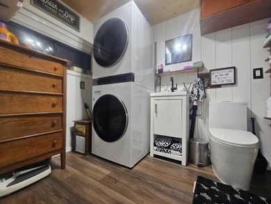 Updated 1BD 1.5 Bath with Large AZ Room: Super Clean & Spacious! on Viewpoint Golf Resort in Arizona - for sale on GolfHomes.com, golf home, golf lot