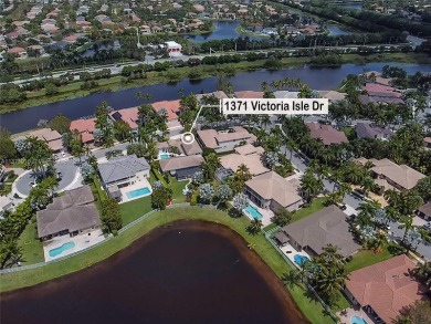SPECTACULAR FAMILY HOME w/5 bedrooms and 5 1/2 bathrooms located on Weston Hills Country Club in Florida - for sale on GolfHomes.com, golf home, golf lot