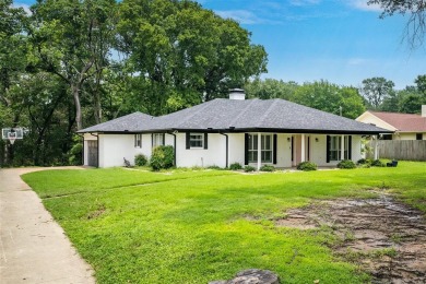 Welcome to the Cedar Creek Country Club in this 4BR 2B home on Cedar Creek Country Club in Texas - for sale on GolfHomes.com, golf home, golf lot