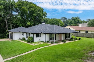 Welcome to the Cedar Creek Country Club in this 4BR 2B home on Cedar Creek Country Club in Texas - for sale on GolfHomes.com, golf home, golf lot