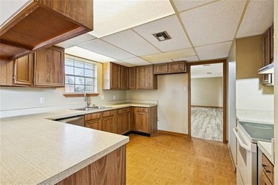 This spacious well maintained three bedroom, two bathroom homes on Willowdale Country Club in Louisiana - for sale on GolfHomes.com, golf home, golf lot