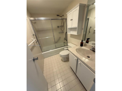 Spacious 3BR/2BA condo with 1,620 sq ft of bright, airy living on Oaks Country Club in Florida - for sale on GolfHomes.com, golf home, golf lot