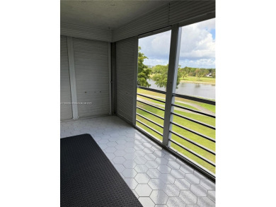 Spacious 3BR/2BA condo with 1,620 sq ft of bright, airy living on Oaks Country Club in Florida - for sale on GolfHomes.com, golf home, golf lot
