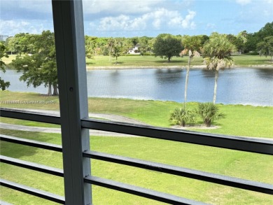Spacious 3BR/2BA condo with 1,620 sq ft of bright, airy living on Oaks Country Club in Florida - for sale on GolfHomes.com, golf home, golf lot