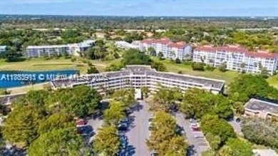 Spacious 3BR/2BA condo with 1,620 sq ft of bright, airy living on Oaks Country Club in Florida - for sale on GolfHomes.com, golf home, golf lot