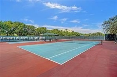 Spacious 3BR/2BA condo with 1,620 sq ft of bright, airy living on Oaks Country Club in Florida - for sale on GolfHomes.com, golf home, golf lot