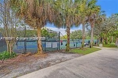Spacious 3BR/2BA condo with 1,620 sq ft of bright, airy living on Oaks Country Club in Florida - for sale on GolfHomes.com, golf home, golf lot