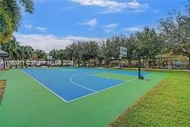 Spacious 3BR/2BA condo with 1,620 sq ft of bright, airy living on Oaks Country Club in Florida - for sale on GolfHomes.com, golf home, golf lot