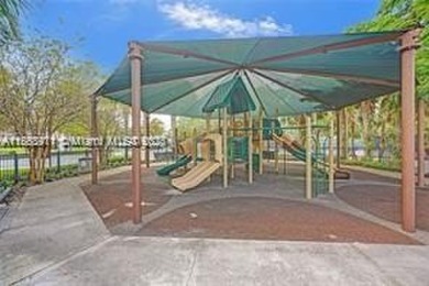 Spacious 3BR/2BA condo with 1,620 sq ft of bright, airy living on Oaks Country Club in Florida - for sale on GolfHomes.com, golf home, golf lot