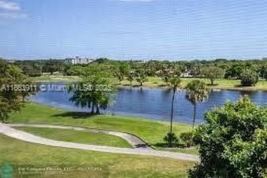 Spacious 3BR/2BA condo with 1,620 sq ft of bright, airy living on Oaks Country Club in Florida - for sale on GolfHomes.com, golf home, golf lot