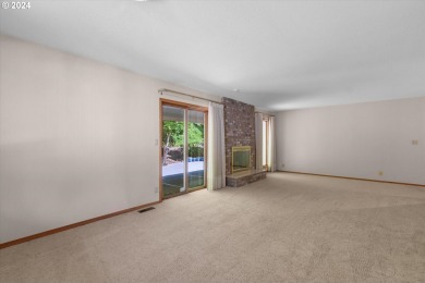 Calling all golfers and anyone looking for a beautiful condo in on Longview Country Club in Washington - for sale on GolfHomes.com, golf home, golf lot