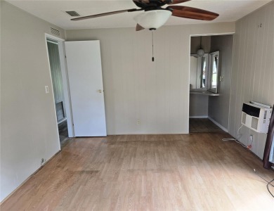 ZELLWOOD STATION 2 Bedroom 2 bath home located in Citrus Ridge on Zellwood Station Country Club in Florida - for sale on GolfHomes.com, golf home, golf lot