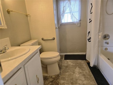 ZELLWOOD STATION 2 Bedroom 2 bath home located in Citrus Ridge on Zellwood Station Country Club in Florida - for sale on GolfHomes.com, golf home, golf lot