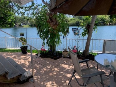 This 1200 square feet, 1.0 bed 1.5 bath Manufactured Home in the on Orangebrook Golf and Country Club in Florida - for sale on GolfHomes.com, golf home, golf lot