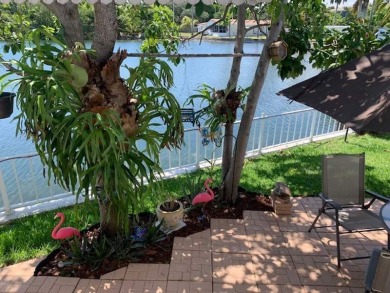 This 1200 square feet, 1.0 bed 1.5 bath Manufactured Home in the on Orangebrook Golf and Country Club in Florida - for sale on GolfHomes.com, golf home, golf lot
