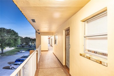 Welcome to this beautifully maintained 2-bedroom, 2-bathroom on Sunrise Lakes Phase III in Florida - for sale on GolfHomes.com, golf home, golf lot