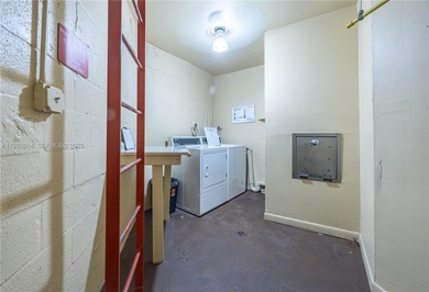 Welcome to this beautifully maintained 2-bedroom, 2-bathroom on Sunrise Lakes Phase III in Florida - for sale on GolfHomes.com, golf home, golf lot