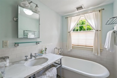 Under contract-accepting backup offers. Welcome to Golfview on Mark Bostick Golf Course At University of Florida in Florida - for sale on GolfHomes.com, golf home, golf lot