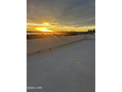 This centrally located 3-bedroom 3-bathroom home is only minutes on London Bridge Golf Course in Arizona - for sale on GolfHomes.com, golf home, golf lot