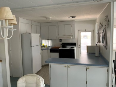 Discover Your Retirement Haven in Bradenton! This delightful on Heather Hills Golf Course in Florida - for sale on GolfHomes.com, golf home, golf lot