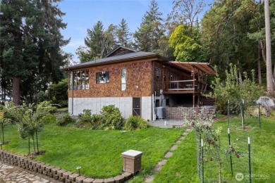 Frank Lloyd Wright-inspired Northwest contemporary with 4 on  in Washington - for sale on GolfHomes.com, golf home, golf lot