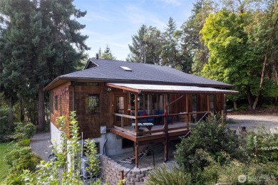 Frank Lloyd Wright-inspired Northwest contemporary with 4 on  in Washington - for sale on GolfHomes.com, golf home, golf lot