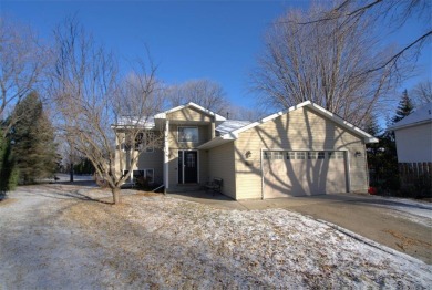 3BR/2BA split-entry on a cul-de-sac in Victoria close to Lions on Deer Run Golf Club in Minnesota - for sale on GolfHomes.com, golf home, golf lot