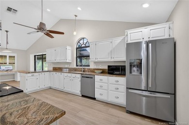 Beautiful 3/2 in desirable Yacht and Country Club. Soaring on Yacht and Country Club in Florida - for sale on GolfHomes.com, golf home, golf lot