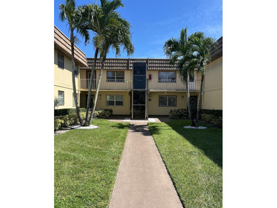 Beautifully updated corner unit 2BR/2BA condo in the desirable on Addison Reserve in Florida - for sale on GolfHomes.com, golf home, golf lot
