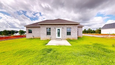 Like-new brick home of 2,672 square feet, located in the on Headland Country Club in Alabama - for sale on GolfHomes.com, golf home, golf lot