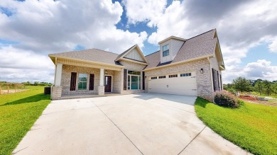 Like-new brick home of 2,672 square feet, located in the on Headland Country Club in Alabama - for sale on GolfHomes.com, golf home, golf lot