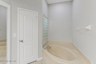 Unique town home in gated Magnolia Point Golf & Country Club! on Magnolia Point Golf and Country Club in Florida - for sale on GolfHomes.com, golf home, golf lot
