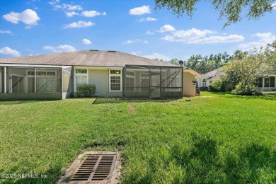 Unique town home in gated Magnolia Point Golf & Country Club! on Magnolia Point Golf and Country Club in Florida - for sale on GolfHomes.com, golf home, golf lot