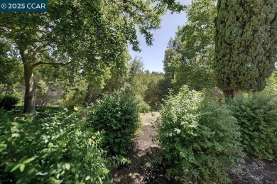 Charming 2BR/1BA level-in San Franciscan model in the heart of on Rossmoor Golf Course in California - for sale on GolfHomes.com, golf home, golf lot